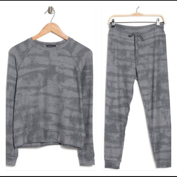 Beyond Yoga Pants - Beyond Yoga printed Favorite Raglan Pullover & Printed Lounge Around Jogger Pant